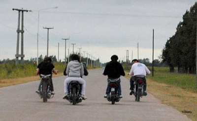 Motociclistas vándalos y desmanes: funcionarios y concejales acuerdan endurecer multas de tránsito