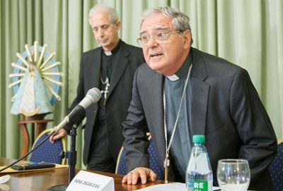 Mons. Ojea: «La crisis se enfrenta con gestos y hechos, no con palabras»