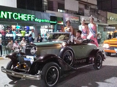 #Aniversario106: todo listo para el desfile de carrozas y autos antiguos