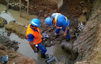 Se reduce el caudal de agua potable por trabajos en el segundo acueducto