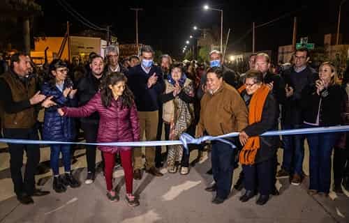 El gobierno inauguró 44 cuadras de pavimento y dos plazoletas en Las Breñas