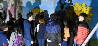 Los estudiantes de “la Promo 2022” volvieron a ponerle color a los murales