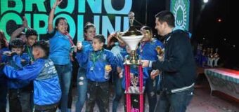 Bruno Cipolini encabezó la entrega de premios a los equipos ganadores de las Ligas Municipales de Fútbol