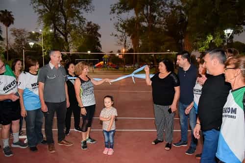 El Municipio inauguró las refacciones y el nuevo playón deportivo en la plaza del barrio Jardín