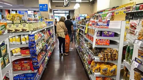 Con los anuncios de Milei los supermercados remarcaron este lunes un 25% promedio