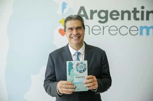 Capitanich presentó otro libro: «Argentina Merece Más», obra que plantea un «proceso de industrialización acelerada»