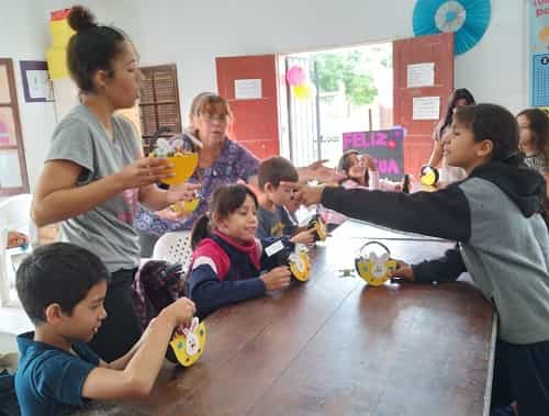 Los niños de los comedores integrales aprendieron sobre el significado de la Pascua