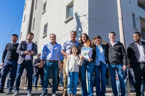 En Sáenz Peña, junto al ministro de Desarrollo Territorial y Hábitat, Capitanich inauguró junto el edificio del PROCEAR