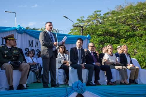 Sáenz Peña celebró el Día de la Patria con acto y desfile