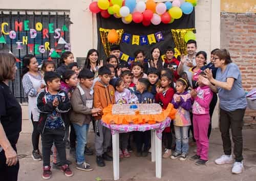 Los niños asisten a los Comedores Integrales celebraron sus cumpleaños