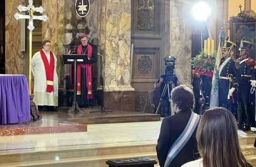 Mons. García Cuerva presidió la invocación interreligiosa en la asunción de Javier Milei