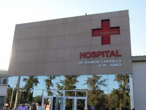 El director del «4 de Junio», vacaciona en Brasil mientras enfermeros cartonean para comprar insumos o se piden donaciones a la comunidad